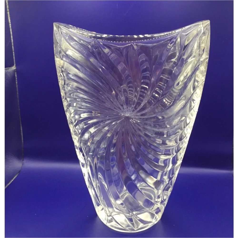 MIKASA CRYSTAL VASE 